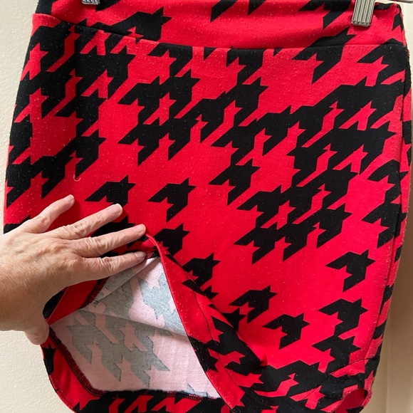 Red and black skirt size S - Picture 4 of 4